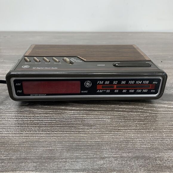 Vintage GE General Electric Digital Clock Radio 7-4612A AM FM Alarm Clock Tested - Picture 1 of 8